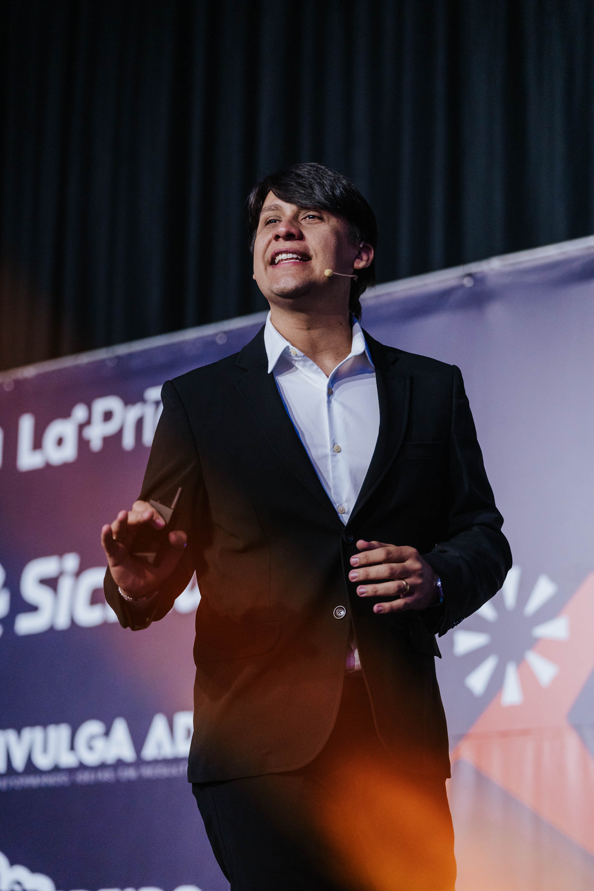 Wellyghan Júnior em palestra empresarial